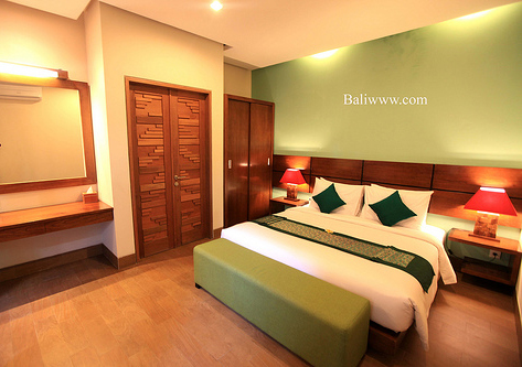 Bali Seminyak Hotel The Green Zhurga Suites